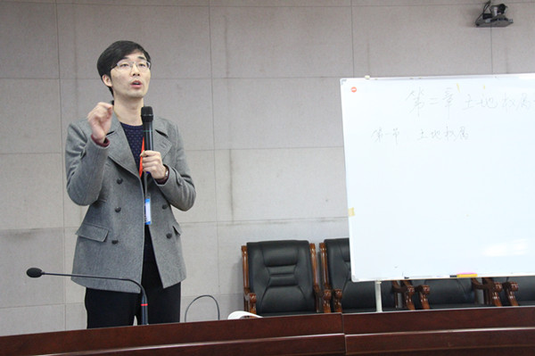 中国地质大学长城学院组织专职教师业务培训