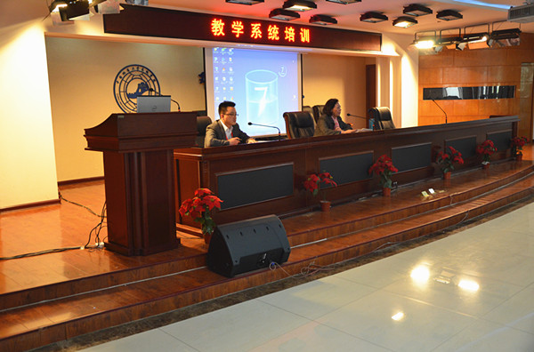 bat365召开本学期第一次教师培训例会