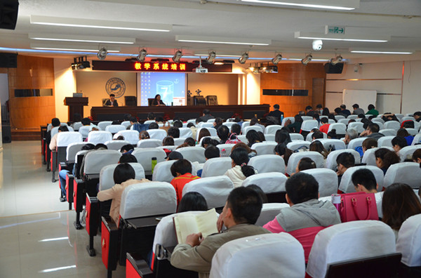 bat365召开本学期第一次教师培训例会