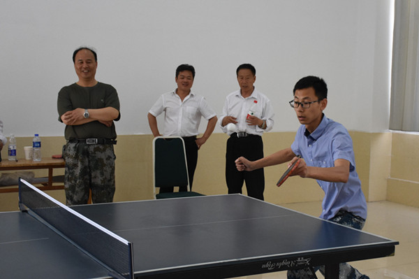 bat365举办教职工乒乓球团体赛