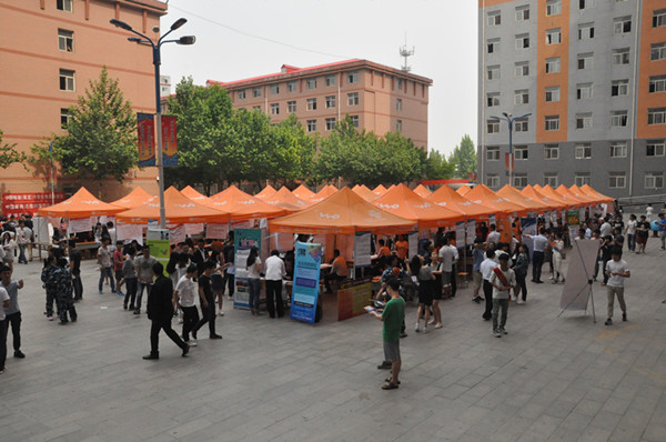 bat365成功举办2016年春季校园双选会