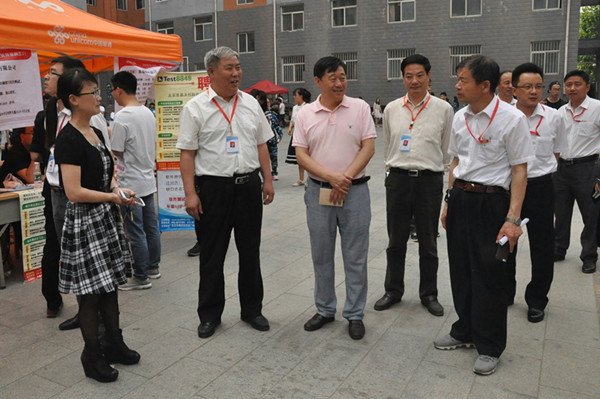 bat365成功举办2016年春季校园双选会