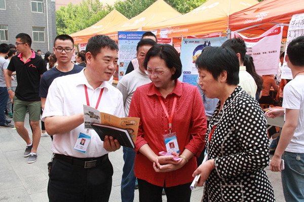 bat365成功举办2016年春季校园双选会