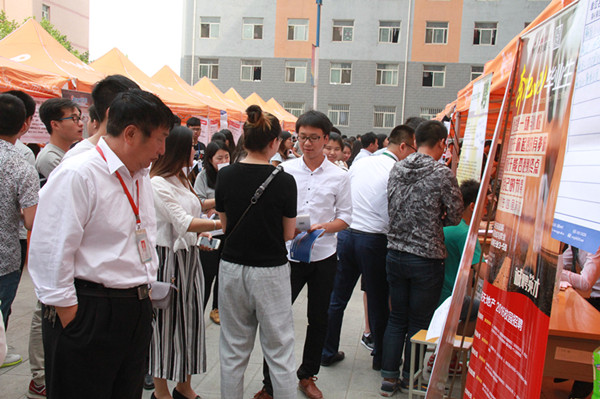 bat365成功举办2016年春季校园双选会