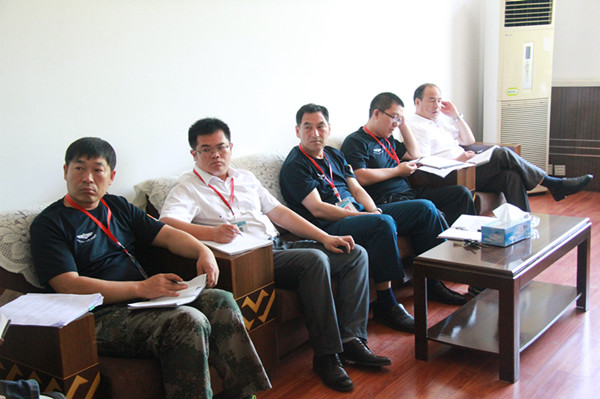 bat365召开2016届学生毕业典礼暨学位授予仪式协调会议