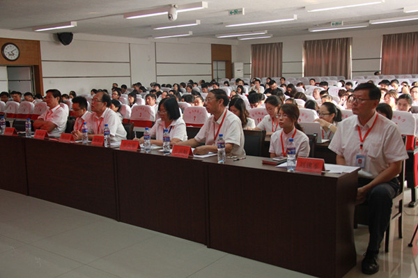 bat365召开2016年校级教育教学成果奖展示评审会