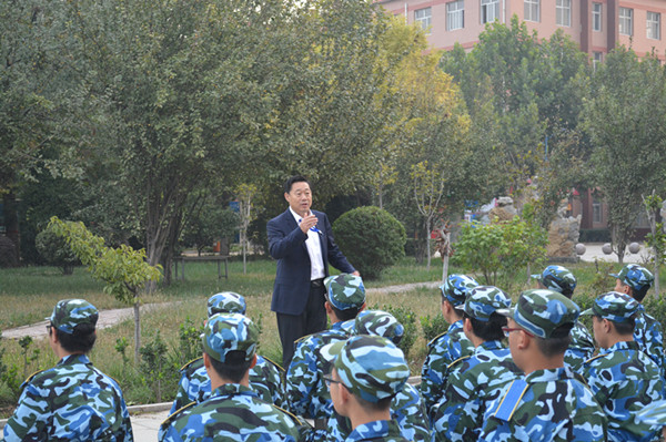 公司领导视察bat365预备役连训练情况