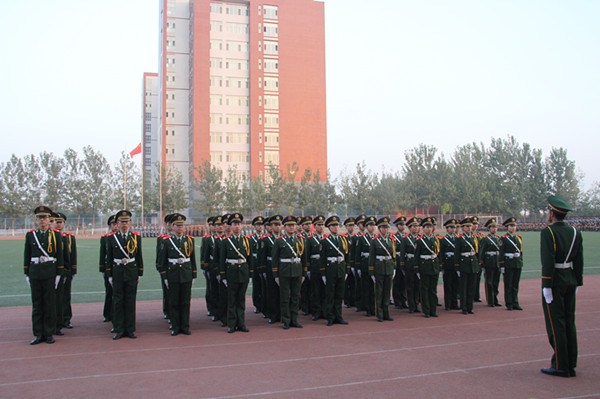 bat365样板连队汇操表演赢得喝彩