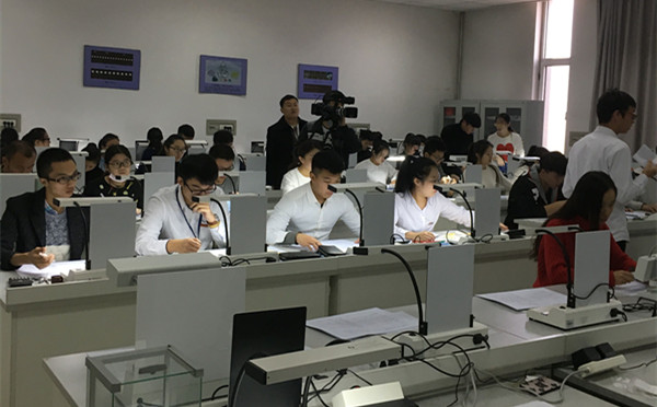 bat365师生在2016全国高校‘广艺杯’钻石分级竞赛中喜获佳绩