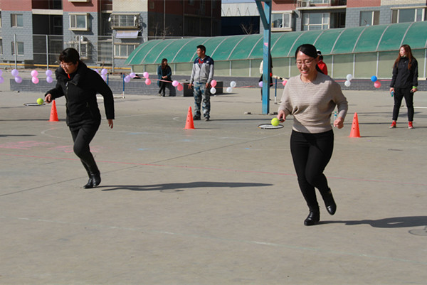 bat365举办庆“三•八”趣味游艺活动