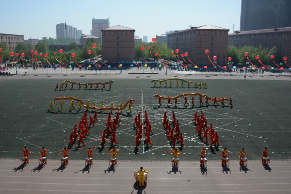 鸣青春旋律  抒运动乐章