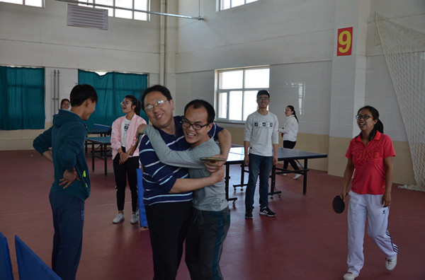 bat365举办教职工趣味运动会