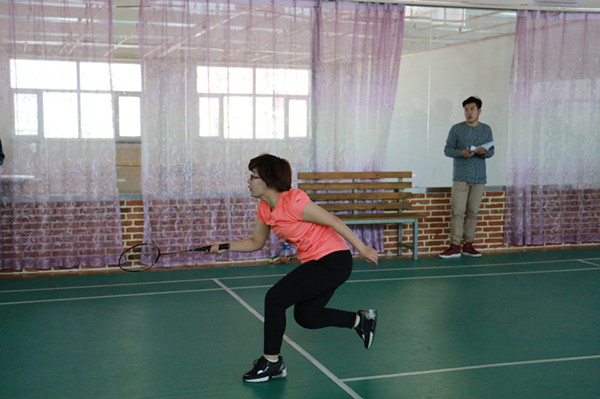 bat365举办教职工趣味运动会