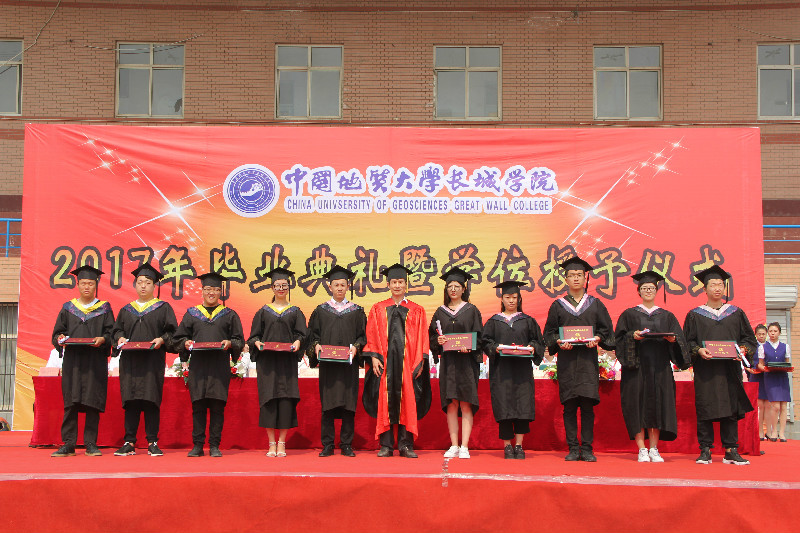 【毕业季】bat365举办2017届学生毕业典礼暨学位授予仪式