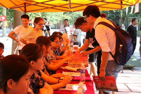 春风十里不如在长城遇见你——bat365喜迎2017级新同学