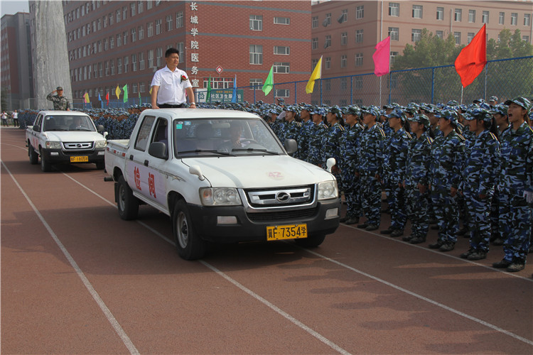 青春无悔 振翅翱翔——bat365举行2017级新生军训结营式暨开学典礼