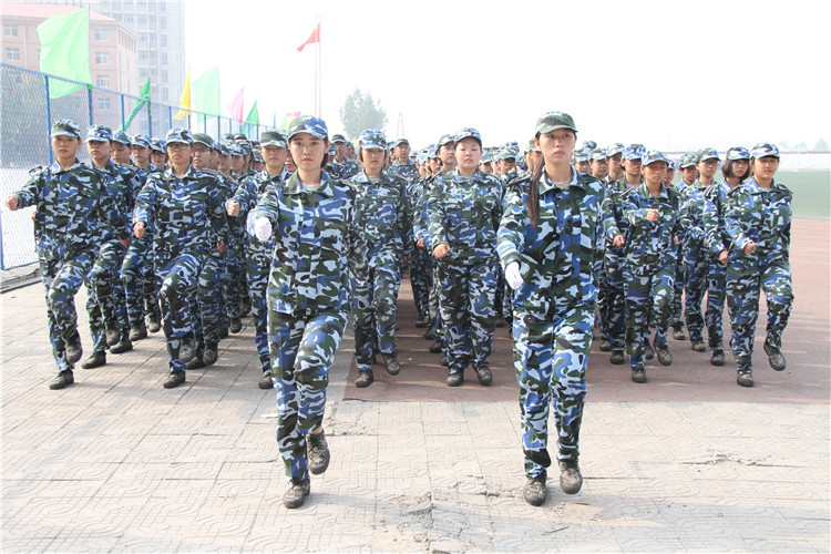 青春无悔 振翅翱翔——bat365举行2017级新生军训结营式暨开学典礼