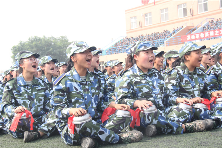 青春无悔 振翅翱翔——bat365举行2017级新生军训结营式暨开学典礼