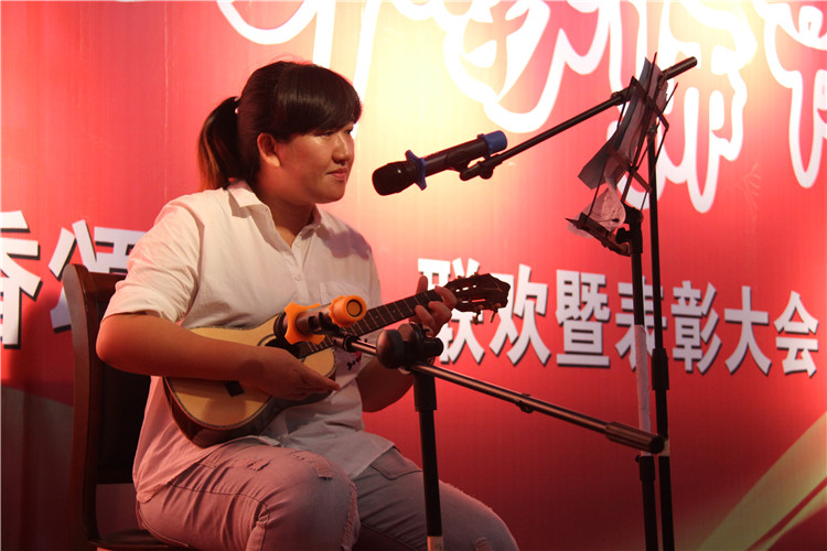 三尺讲台 十年树木——bat365举办第二届“丹桂飘香颂师德” 教师联欢暨表彰大会