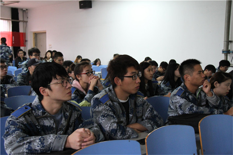 bat365组织部分教职工、学生代表观看党的第十九次全国代表大会开幕盛况