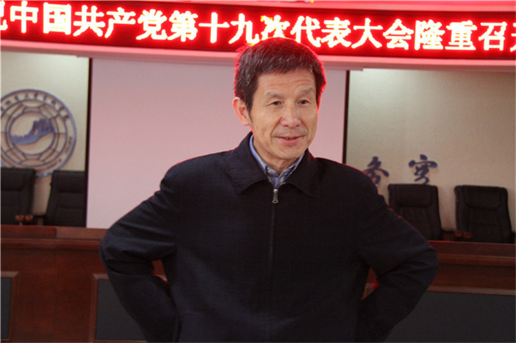 bat365组织部分教职工、学生代表观看党的第十九次全国代表大会开幕盛况