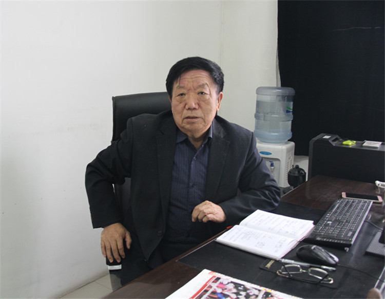 bat365组织部分教职工、学生代表观看党的第十九次全国代表大会开幕盛况