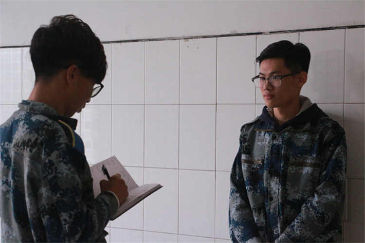 bat365组织部分教职工、学生代表观看党的第十九次全国代表大会开幕盛况