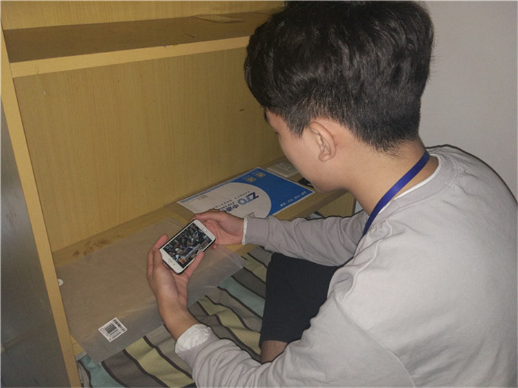 bat365组织部分教职工、学生代表观看党的第十九次全国代表大会开幕盛况