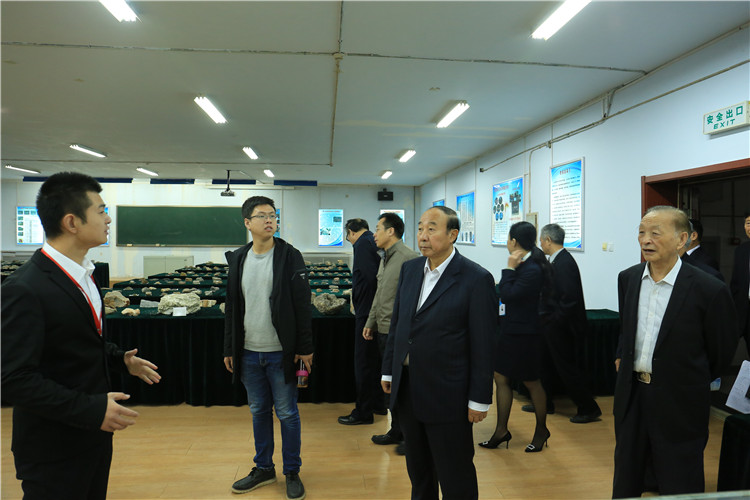 省高校设置评议委员会专家组莅临bat365开展转设考察工作