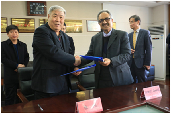 英国贝德福特大学副校长来bat365访问双方签订合作办学协议