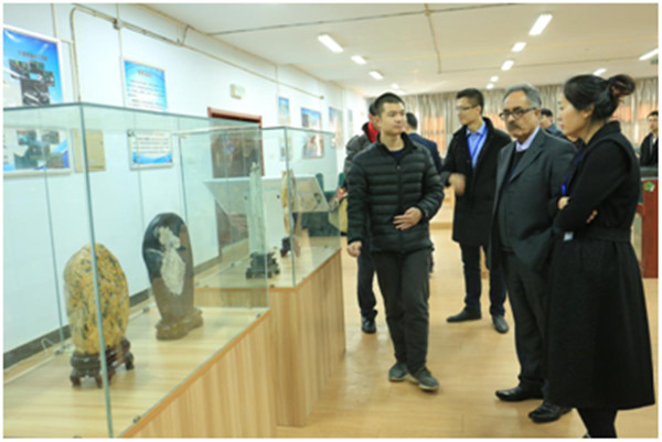 英国贝德福特大学副校长来bat365访问双方签订合作办学协议