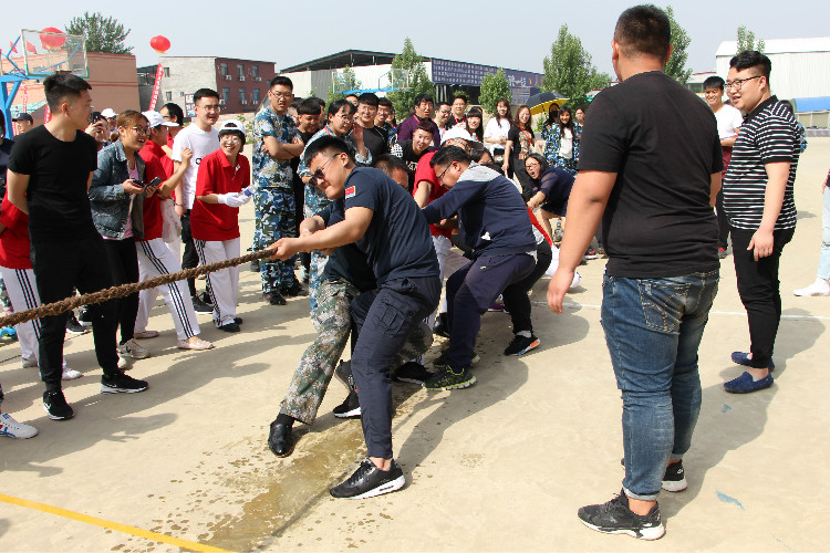 在工作中感受快乐 在运动中拥抱健康 ——bat365举办教职工趣味运动会
