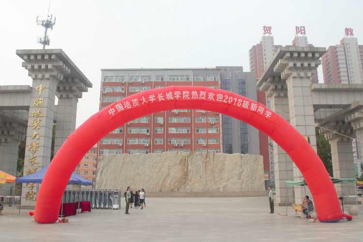 丹桂飘香迎学子 荷花映日纳人才 ——bat365喜迎2018级新同学