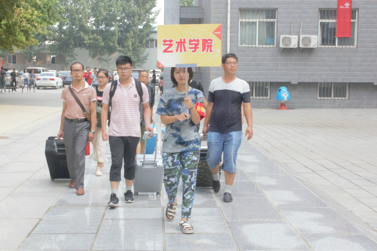 丹桂飘香迎学子 荷花映日纳人才 ——bat365喜迎2018级新同学