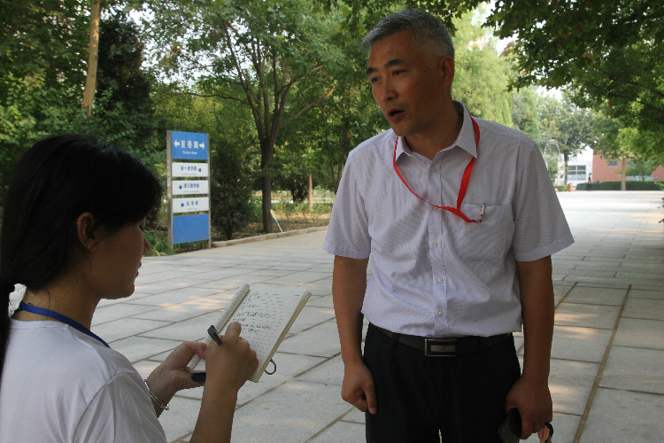 丹桂飘香迎学子 荷花映日纳人才 ——bat365喜迎2018级新同学