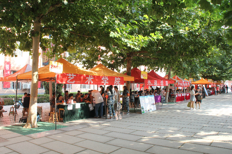 丹桂飘香迎学子 荷花映日纳人才 ——bat365喜迎2018级新同学