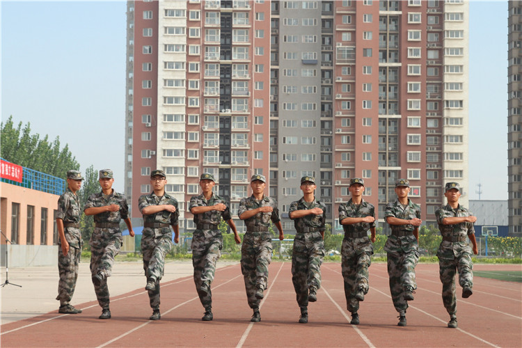 bat365举行2018级新生军训开营仪式