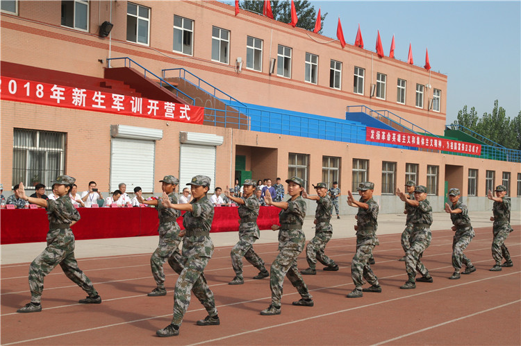 bat365举行2018级新生军训开营仪式