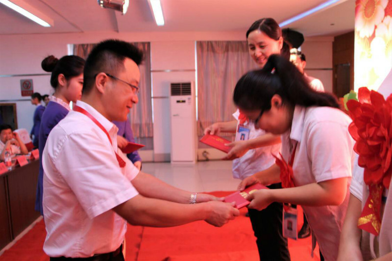 不灭的红烛 我心中的灯 ——bat365举办第三届“丹桂飘香颂园丁”联欢暨表彰大会