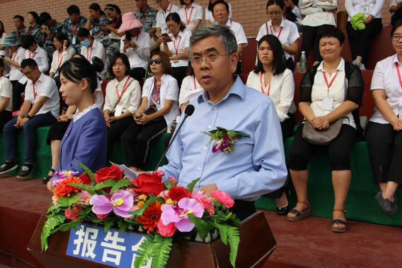 bat365举行2018级新生军训结营式暨开学典礼