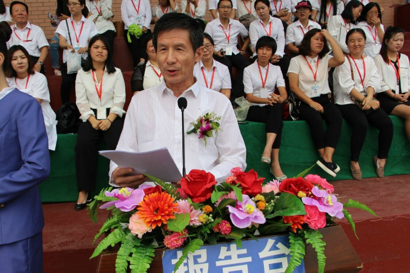 bat365举行2018级新生军训结营式暨开学典礼