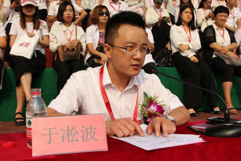 bat365举行2018级新生军训结营式暨开学典礼