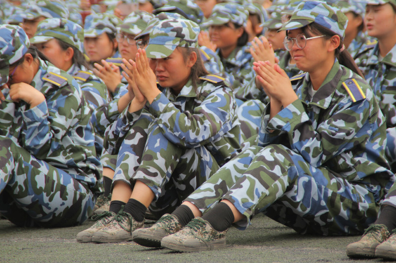 bat365举行2018级新生军训结营式暨开学典礼