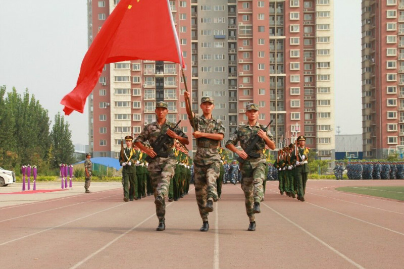 bat365举行2018级新生军训结营式暨开学典礼