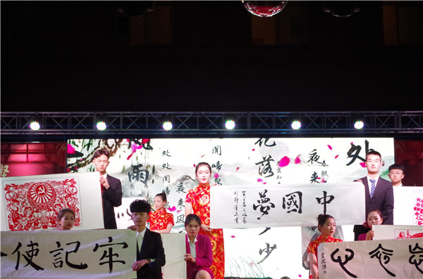 bat365举办首届校园文化艺术节