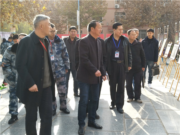 bat365举办首届校园文化艺术节