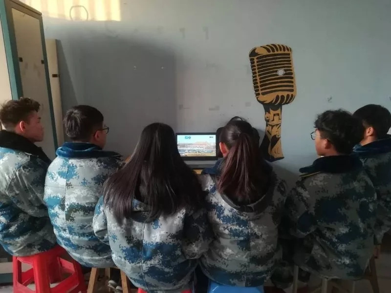 bat365以多种形式庆祝改革开放四十周年