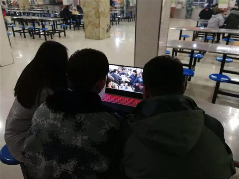 bat365以多种形式庆祝改革开放四十周年