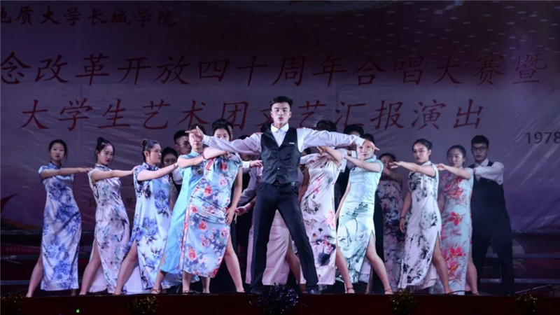 bat365以多种形式庆祝改革开放四十周年