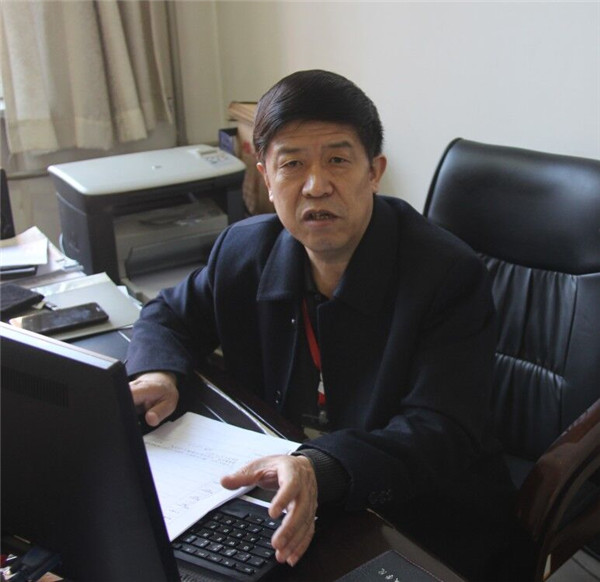 bat365师生热议“两会”